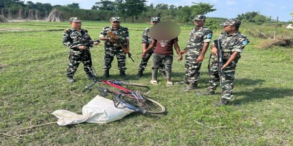 अररिया में बड़ी कार्रवाई: 8 किलो गांजे के साथ तस्कर गिरफ्तार