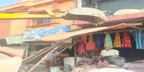 जोगबनी मुख्य बाजार में चला प्रशासन का बुलडोजर, अतिक्रमण पर हुई बड़ी कार्रवाई