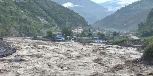 नेपाल बाढ़ के 38 दिन बाद भी उद्गम स्थल तक नहीं पहुंच सकी सरकार