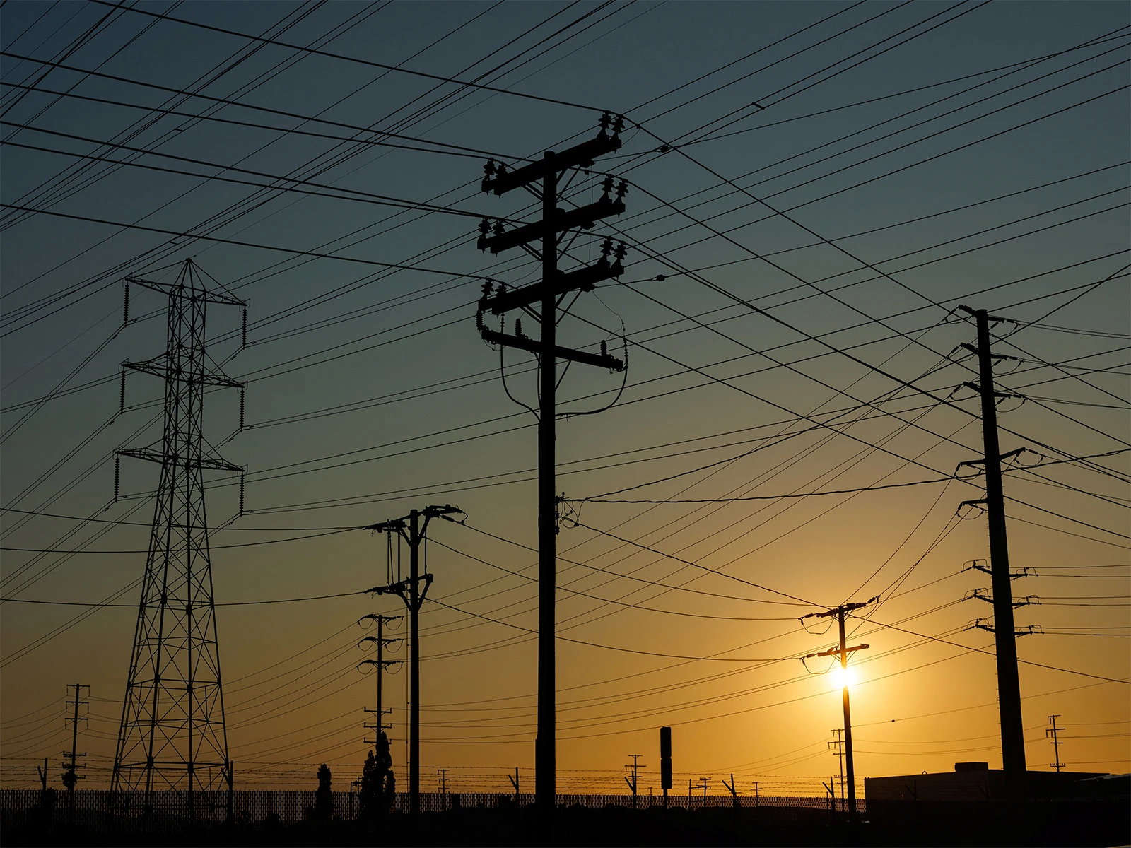 कराची में बिजली संकट: LNG की कमी से K-Electric की चरणबद्ध कटौती
