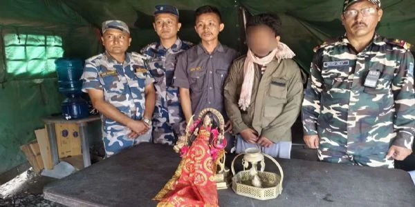 जोगबनी में एसएसबी ने बरामद की नेपाल के मंदिर की चोरी मूर्ति