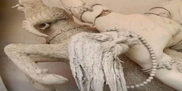 बांग्लादेश में दुर्गा पंडाल की मूर्तियां खंडित