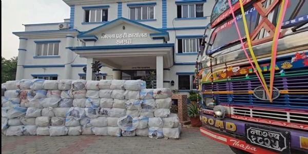 भारतीय सीमा की ओर जा रहे ट्रक से नेपाल पुलिस ने जब्त किया 2566 किलो गांजा