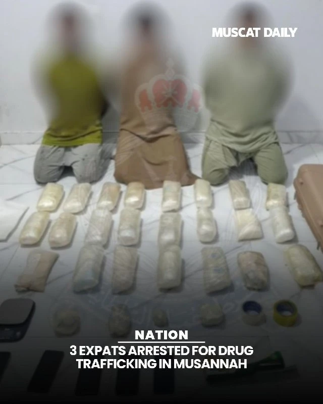 रॉयल ओमान पुलिस ने मुसन्नाह में ड्रग तस्करी के आरोप में तीन प्रवासियों को गिरफ्तार कर भारी मात्रा में नशीले पदार्थ जब्त किए