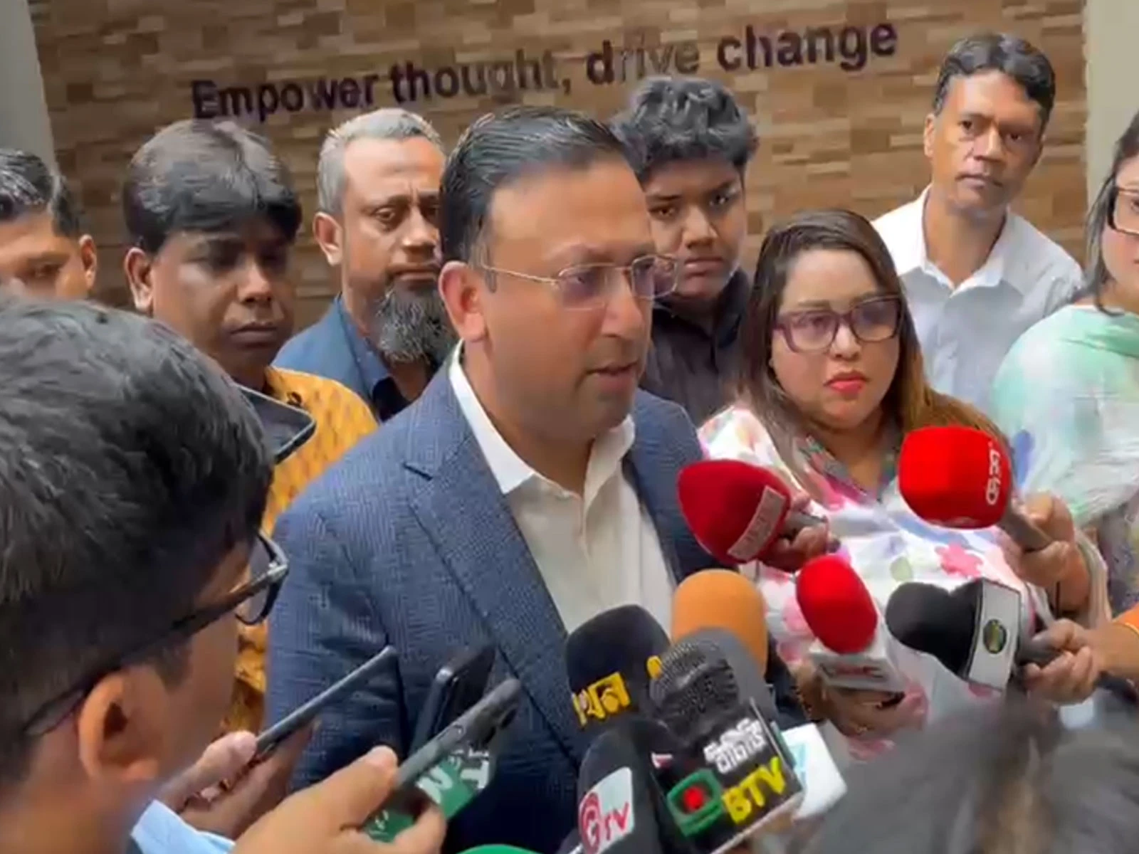 सऊदी अरब में दो बांग्लादेशी नागरिकों को फांसी दिए जाने पर ढाका ने नाराजगी जताई और परिवार ने मांगा न्याय