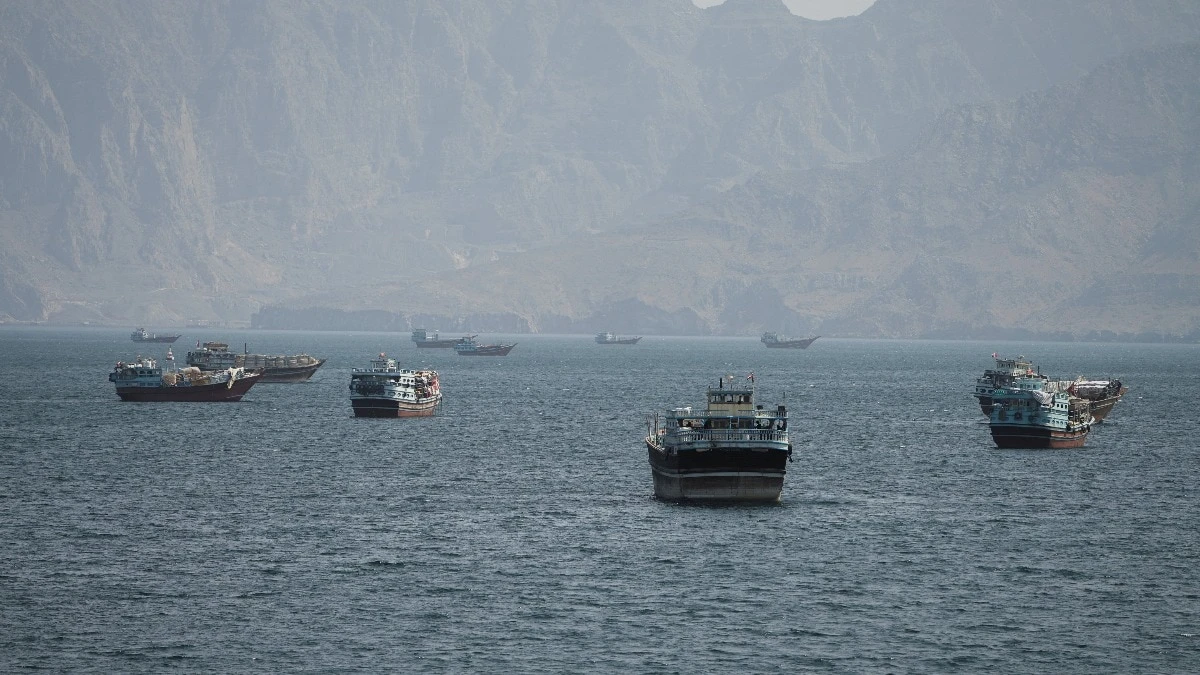 Strait of Hormuz में टैंकर पर हमला: 11 भारतीय नाविक घायल, भारत ने जताई गहरी चिंता