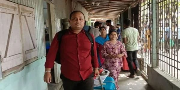 भारत और बांग्लादेश के बीच पर्यटन वीजा सेवा फिर शुरू होने से चेंगराबांधा सीमा पर उमड़ी पर्यटकों की भारी भीड़