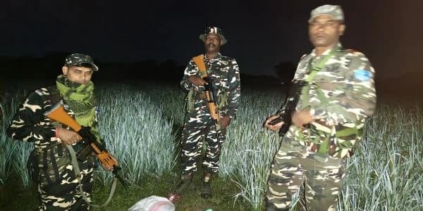 अररिया में एसएसबी ने मानिकपुर से 52 किलो गांजा जब्त किया