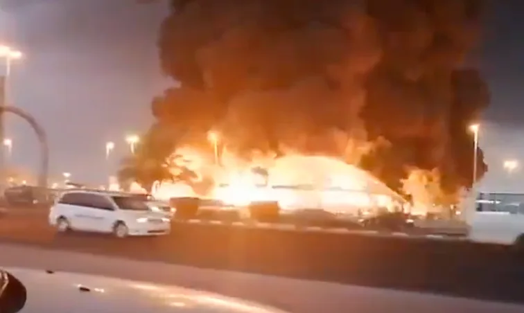 Saudi ने किया 26 हवाई हमला तो रियाद में हौतियों ने बरसाया बैलास्टिक मिसाइल, एयरपोर्ट के पास लगी भयंकर आग.