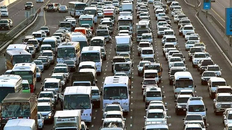 UAE : वाहन चालकों के लिए 35% छूट की घोषणा, गंभीर उल्लंघन वालों को सजा तय